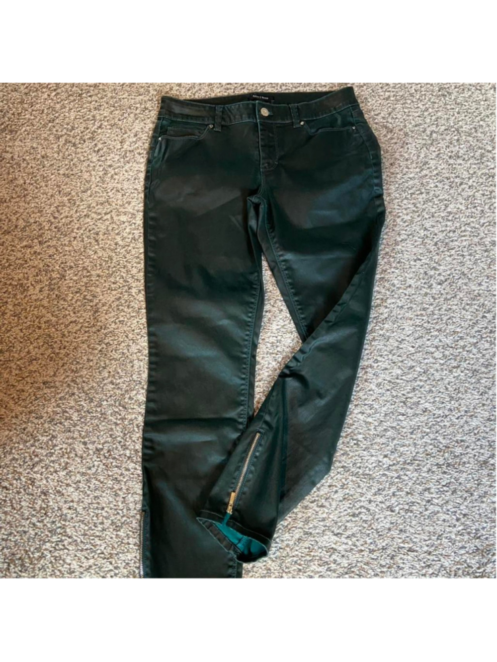 White House Black Market olive green pants zippered on ankles size 6, Like New